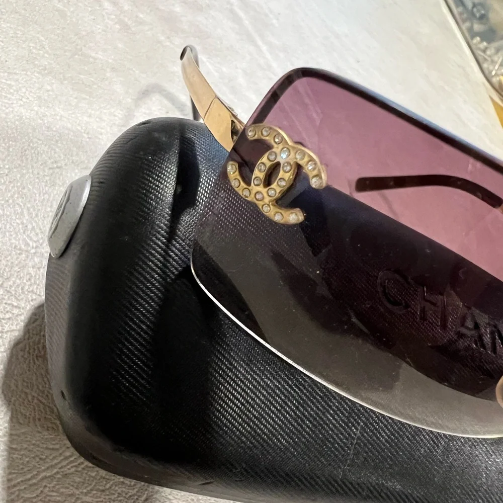 CHANEL Purple Gradient Rimless Sunglasses with Gold Accents - Picture 2 of 9